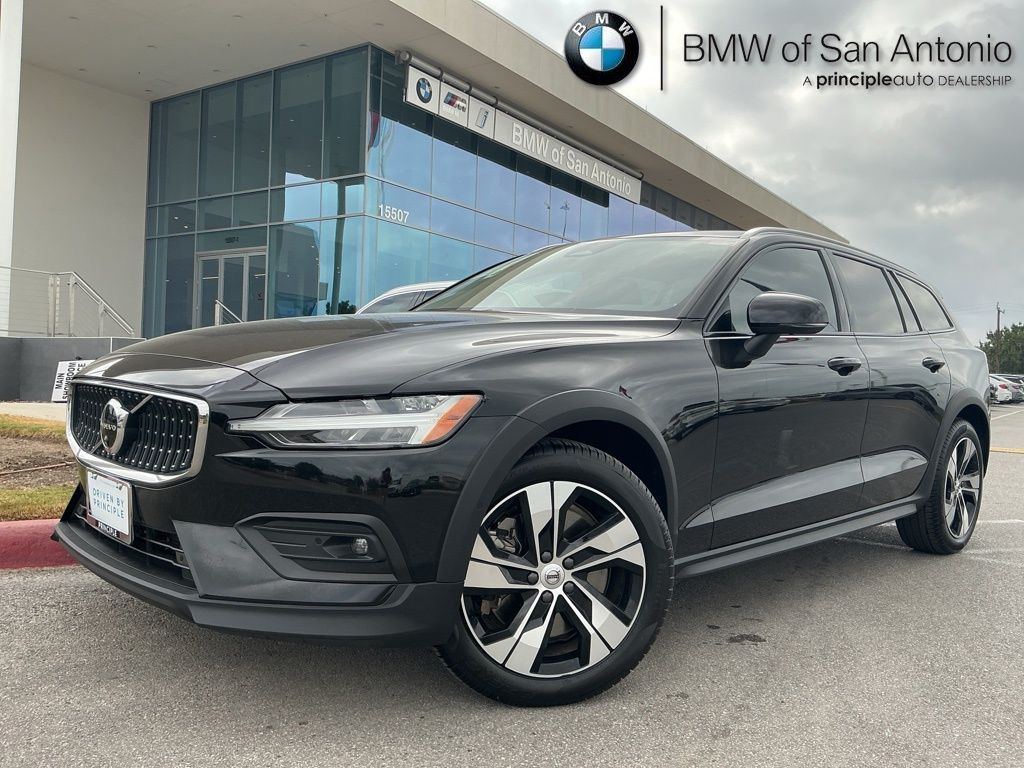 2024 Volvo V60 Cross Country Plus's photo