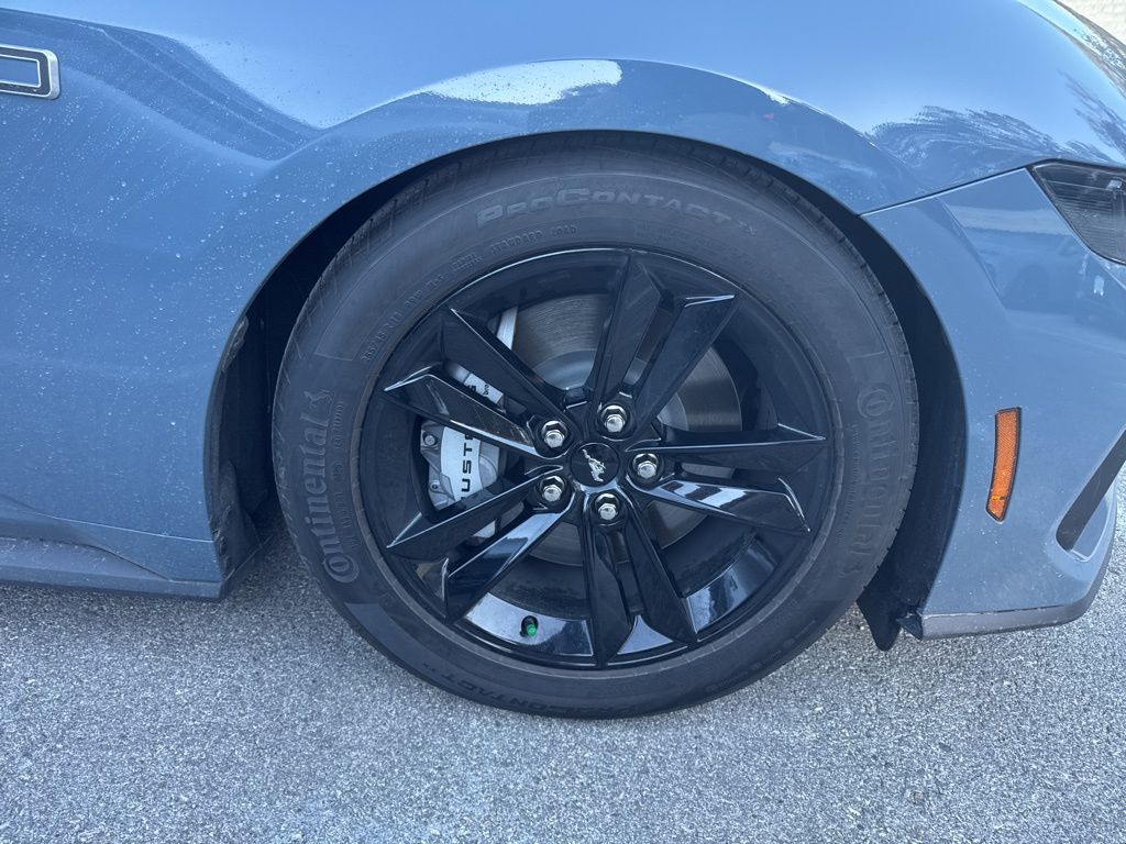 2025 Ford Mustang GT photo 3