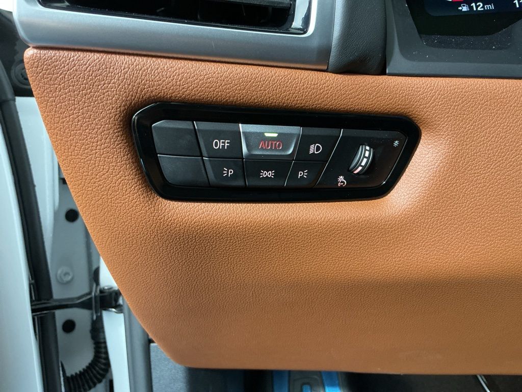 2026 BMW 8 Series 840i - Photo 17