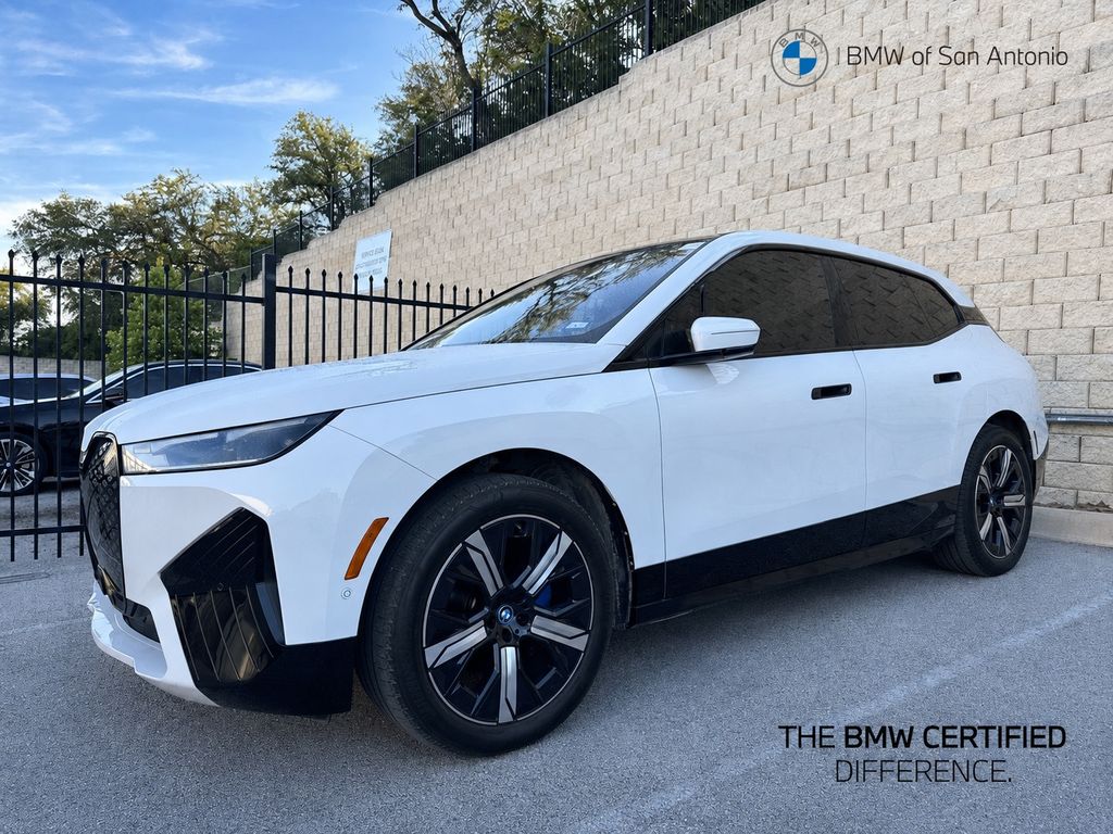 2023 BMW iX xDrive50's photo