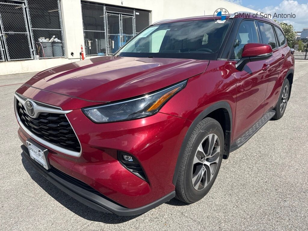 Used 2022 Toyota Highlander XLE SUV