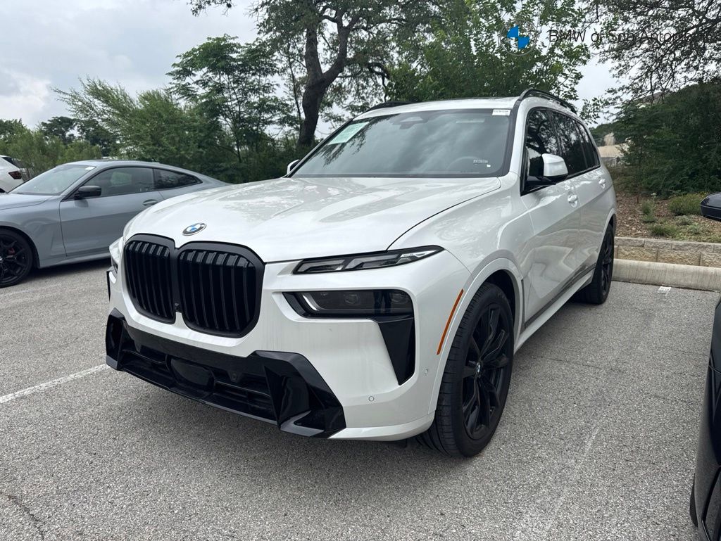 2025 BMW X7 xDrive40i's photo