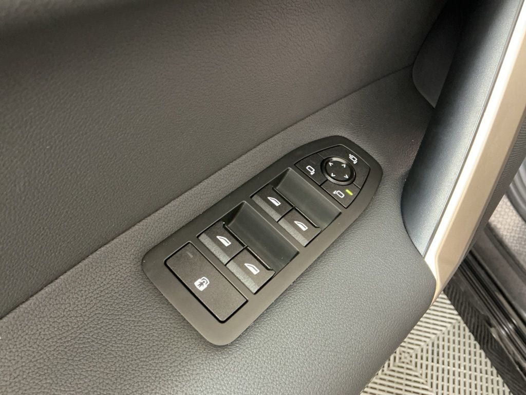 2026 BMW iX 45 - Photo 22