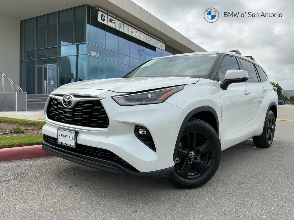 Used 2021 Toyota Highlander LE SUV