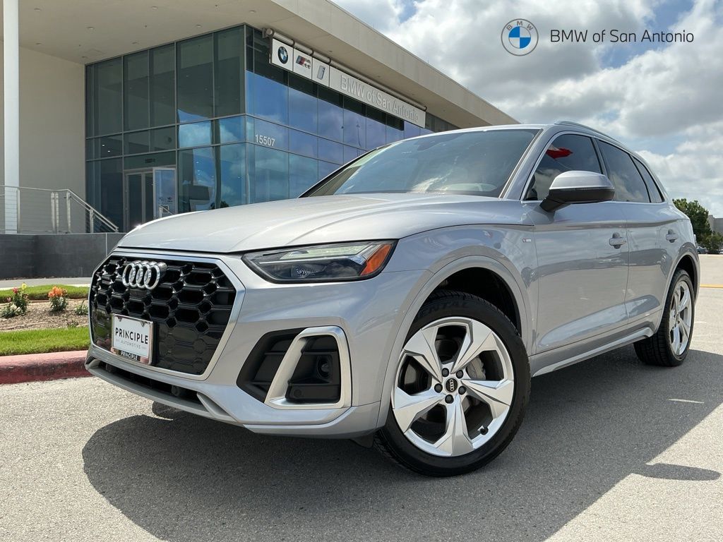 2023 Audi Q5 45 Premium Plus's photo