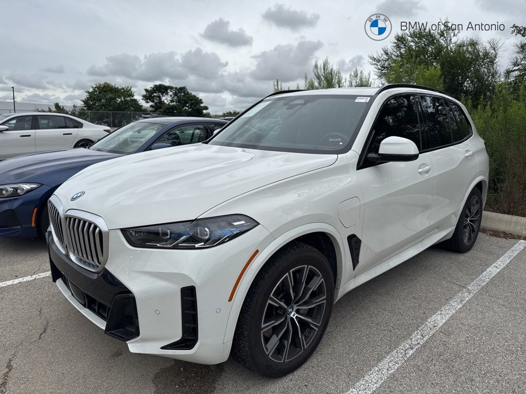 2025 BMW X5 xDrive50e's photo