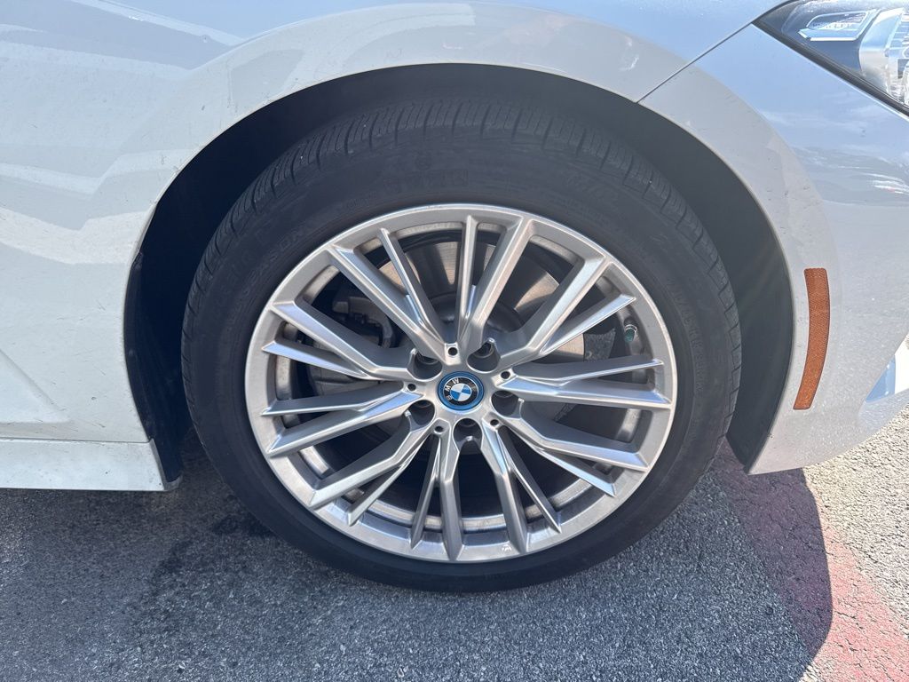 2024 Bmw 330e photo 3
