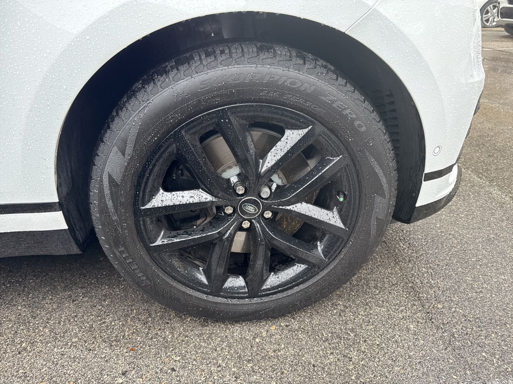 2026 Land Rover Range Rover Velar SE photo 3