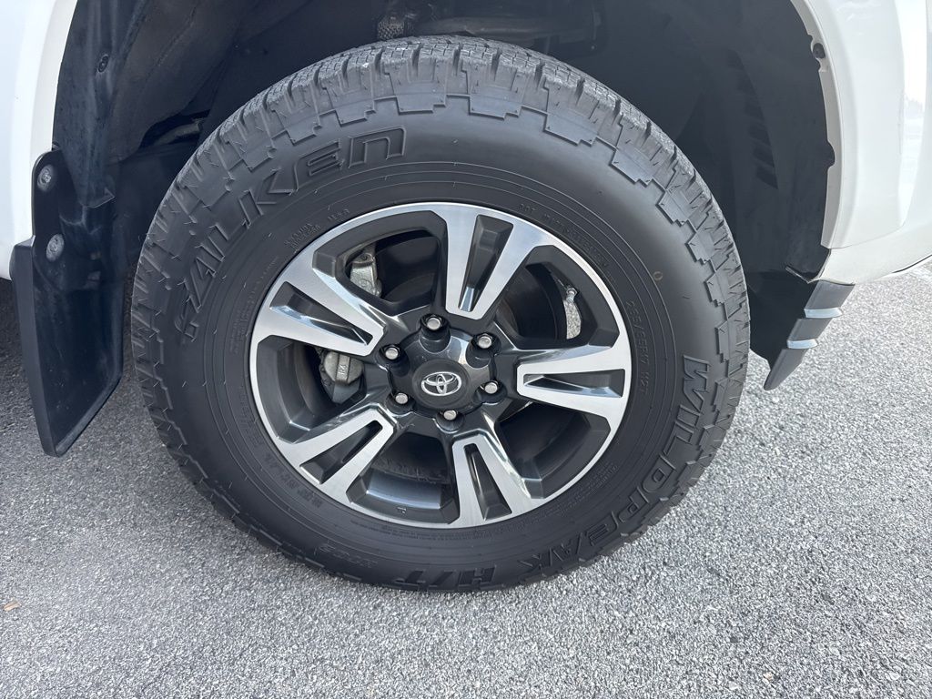 2019 Toyota Tacoma TRD Sport photo 2
