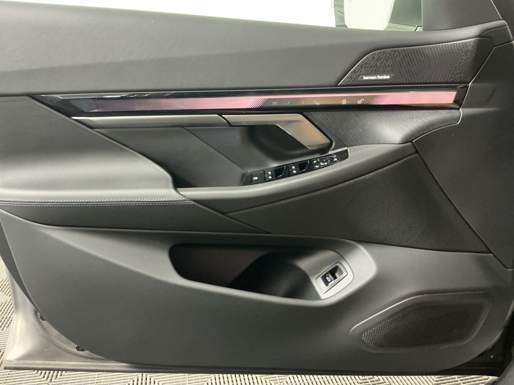 2026 BMW i5 40 - Photo 20