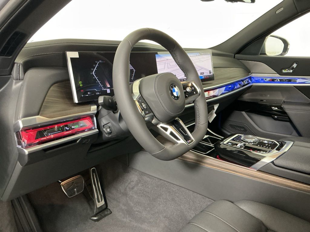 2025 BMW 7 Series 760i - Photo 22