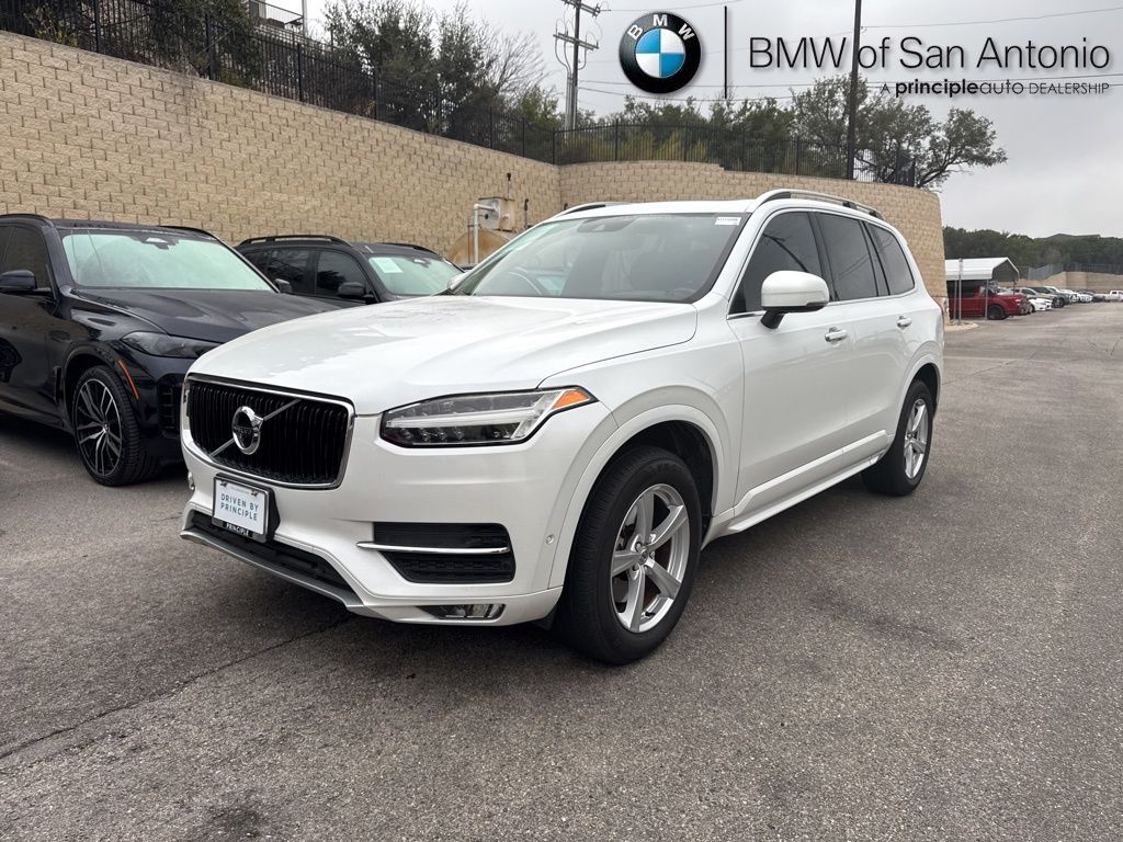 2017 Volvo XC90 Momentum's photo