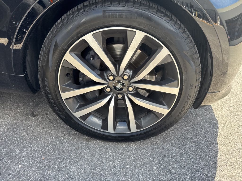 2021 Land Rover Discovery HSE R-Dynamic photo 3