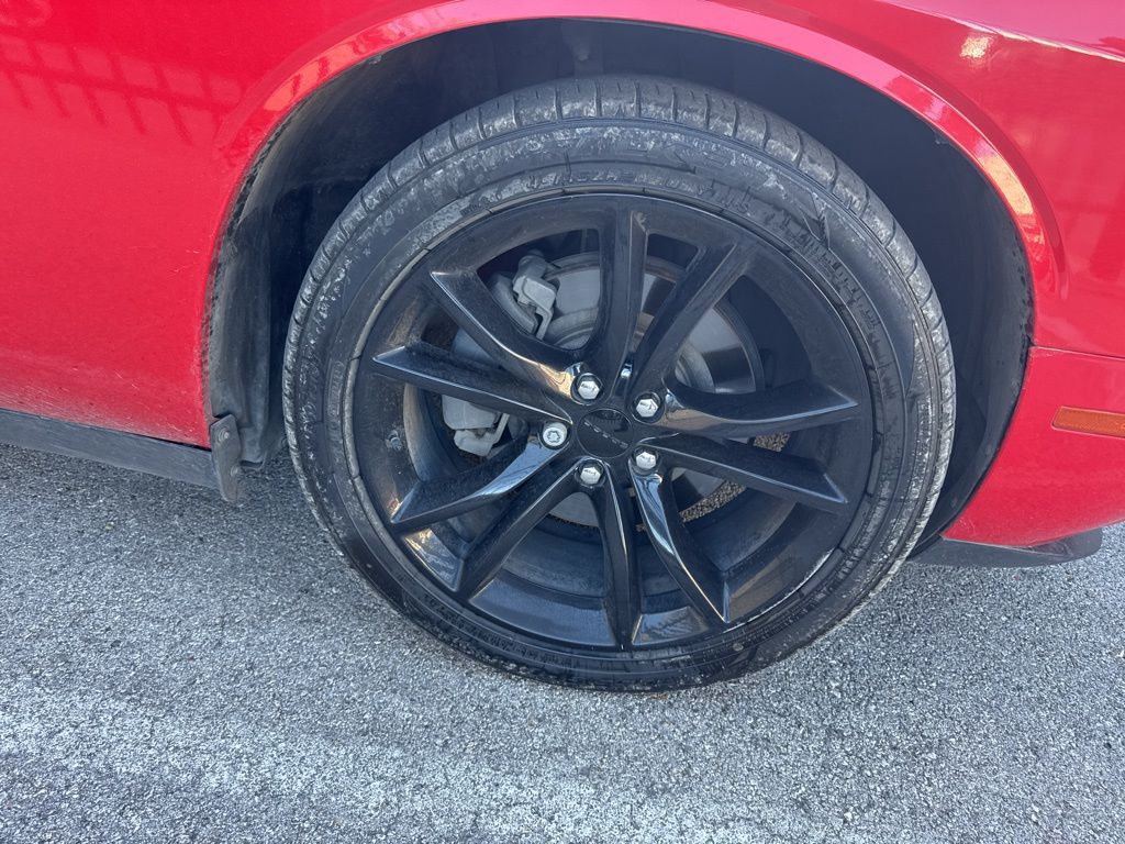2016 Dodge Challenger SXT photo 3