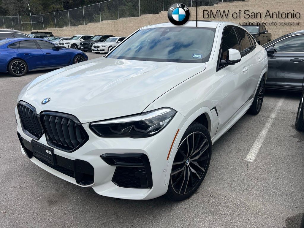 2022 BMW X6 M50i's photo