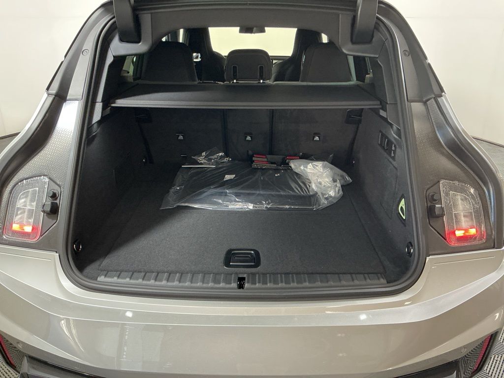 2026 BMW iX 45 - Photo 30