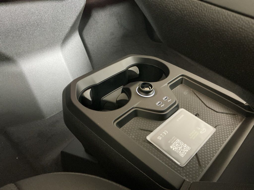 2026 BMW iX 45 - Photo 15