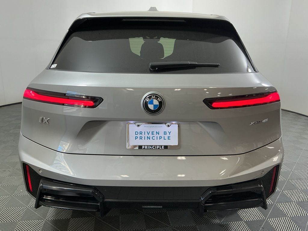 2026 BMW iX 45 - Photo 6