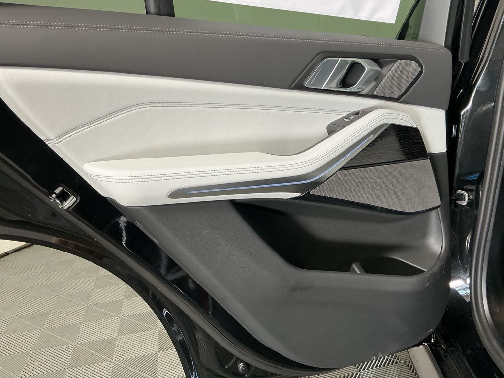 2026 BMW X5 50e - Photo 27