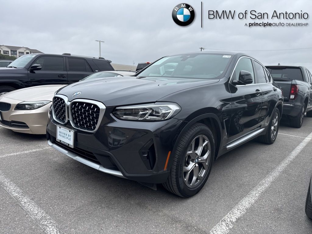 2022 BMW X4 30i's photo