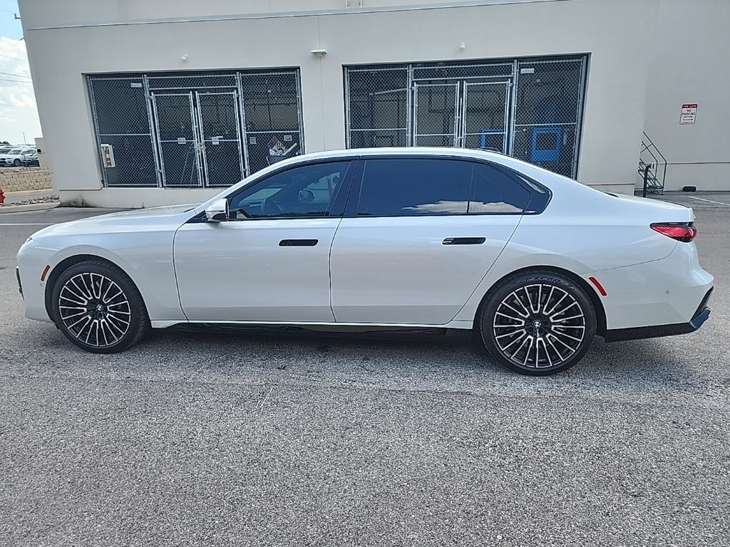Certified 2025 BMW 760i xDrive Sedan