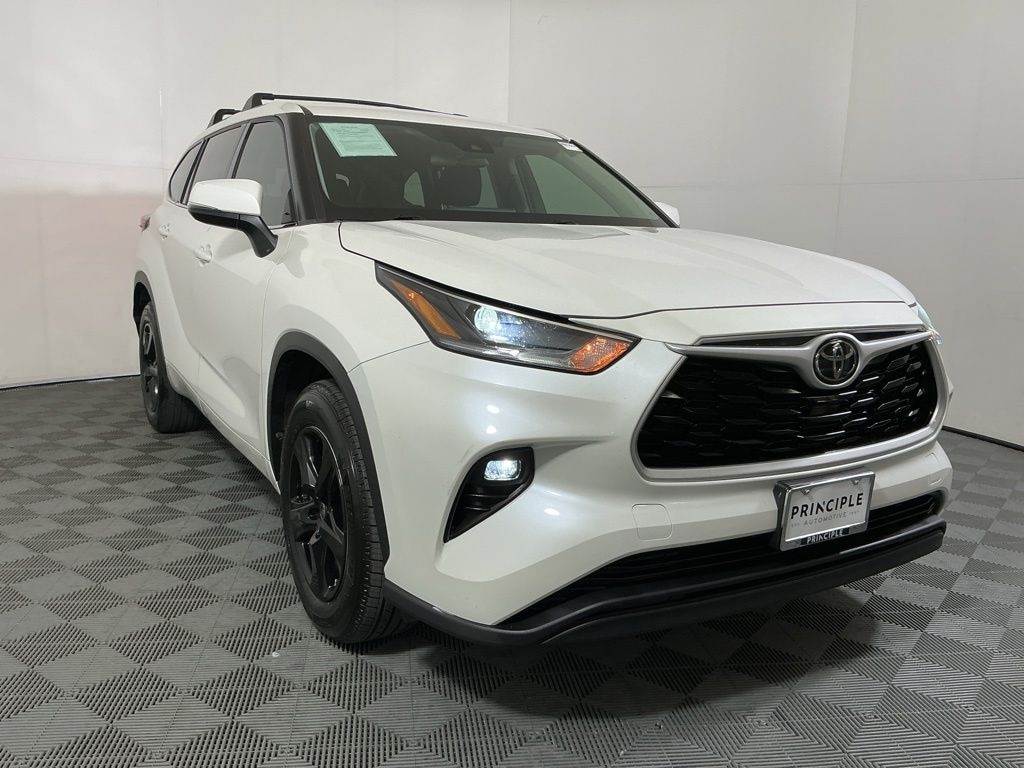 Used 2021 Toyota Highlander LE SUV