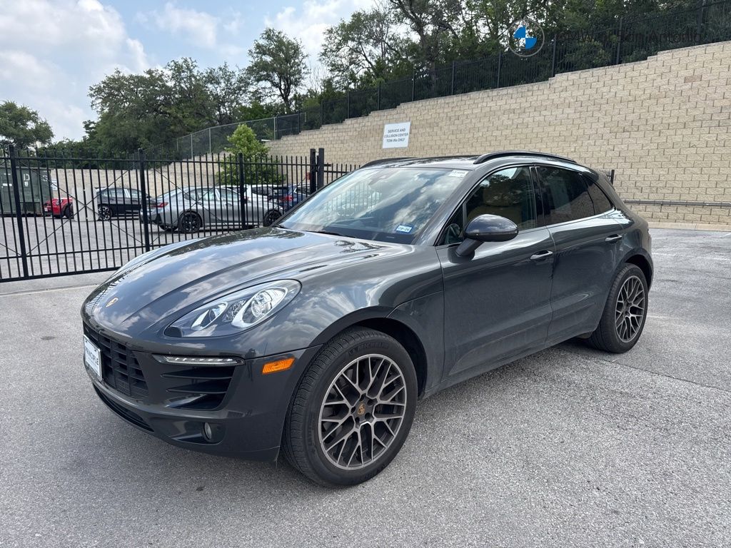 2018 Porsche Macan Sport Edition's photo