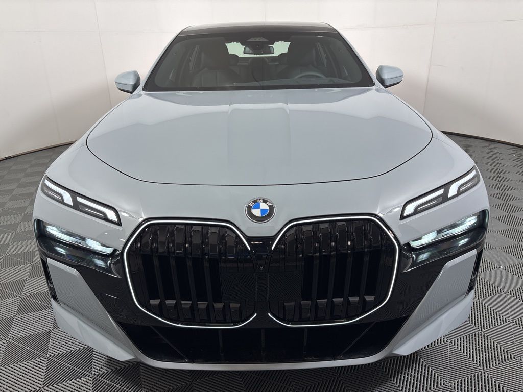 2025 Bmw 740i 7-series photo 2