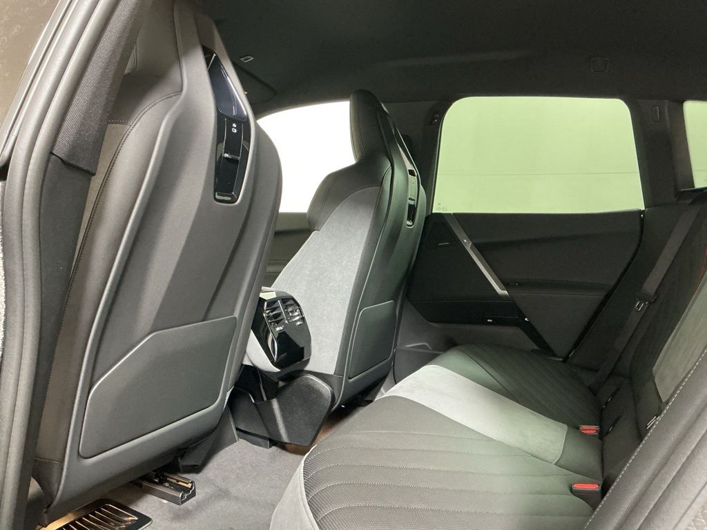 2026 BMW iX 45 - Photo 26