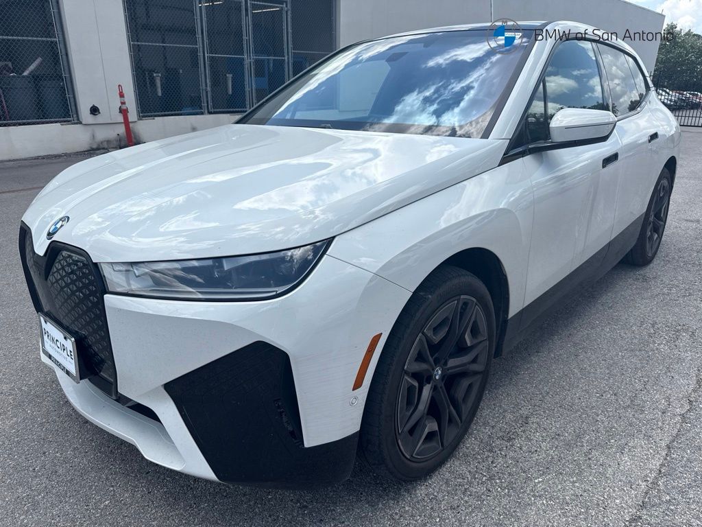 2024 BMW iX xDrive50's photo