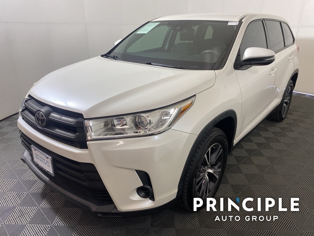 Used 2019 Toyota Highlander LE with VIN 5TDZZRFH1KS331510 for sale in San Antonio, TX