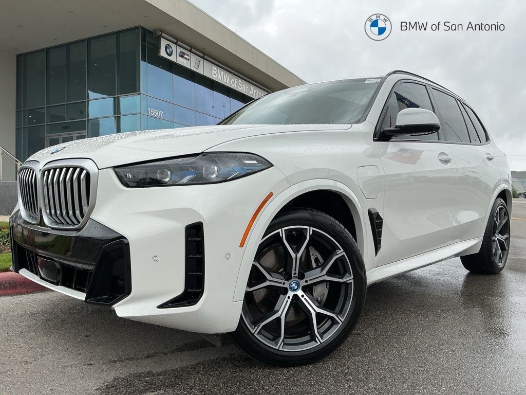 2025 BMW X5 xDrive50e's photo
