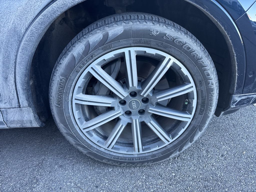 2023 Audi Q7 45 Premium Plus photo 3