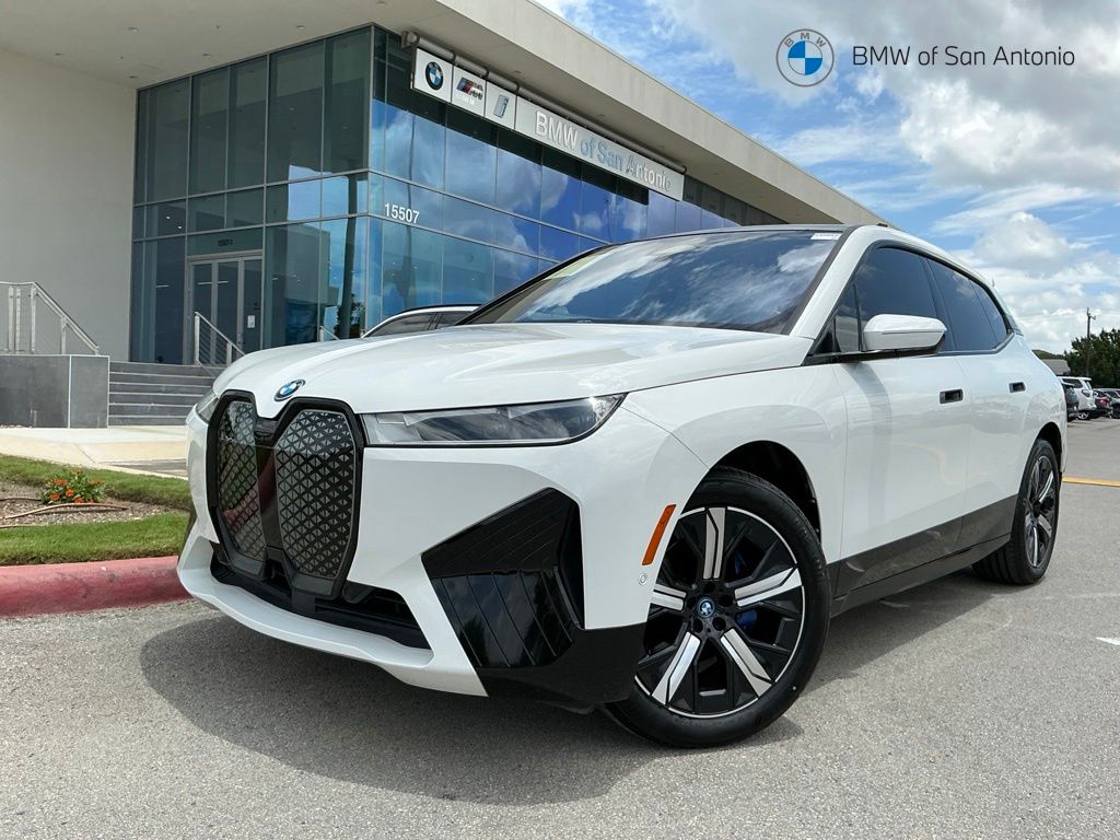 2023 BMW iX xDrive50's photo