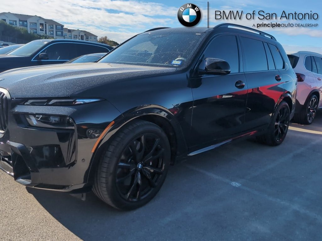 2025 BMW X7 M60i's photo