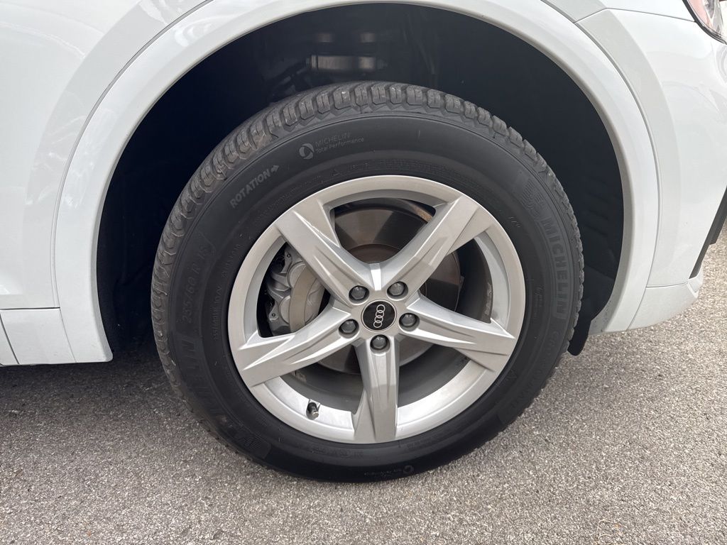 2021 Audi Q5 45 Premium photo 2