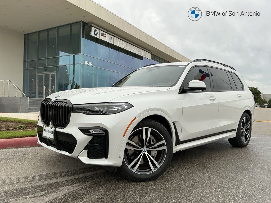2022 BMW X7 xDrive40i's photo