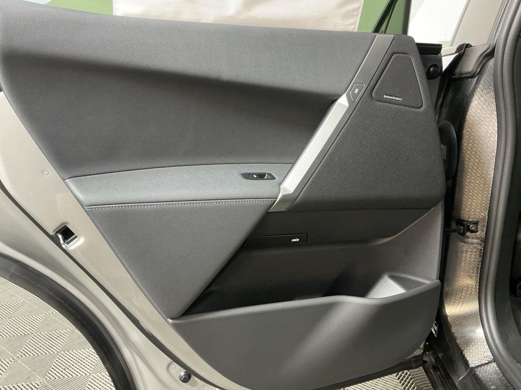 2026 BMW iX 45 - Photo 25