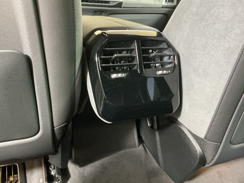 2026 BMW iX 45 - Photo 27