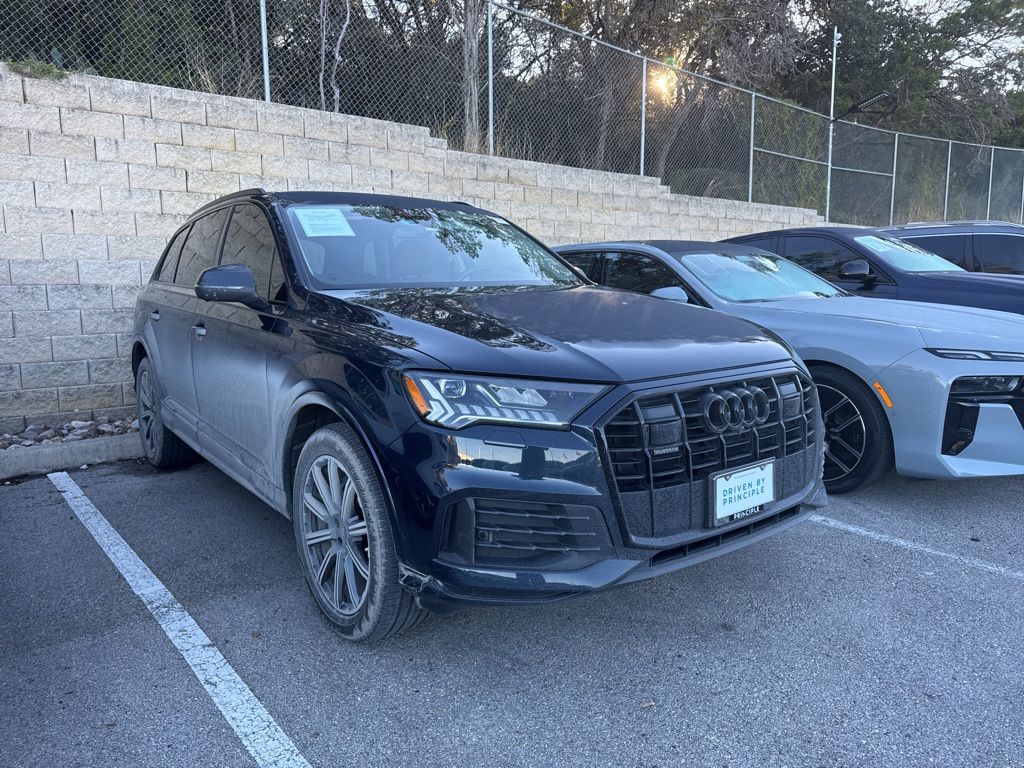 2023 Audi Q7 45 Premium Plus photo 2