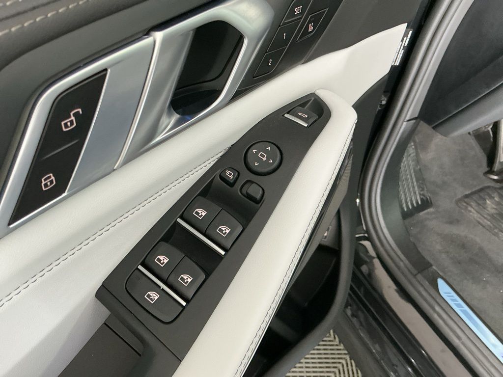 2026 BMW X5 50e - Photo 23