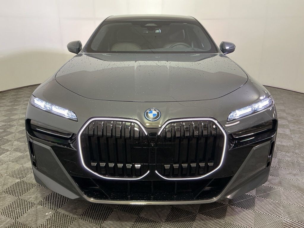 New 2026 BMW 750e xDrive Sedan