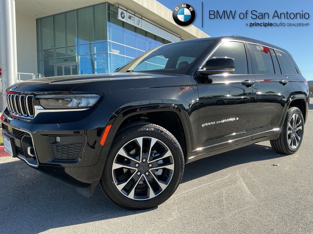 2022 Jeep Grand Cherokee Overland's photo