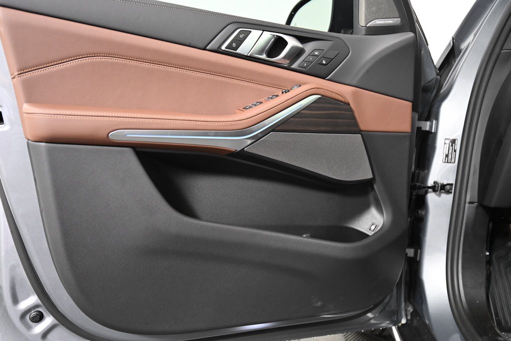 2026 BMW X5 50e - Photo 31