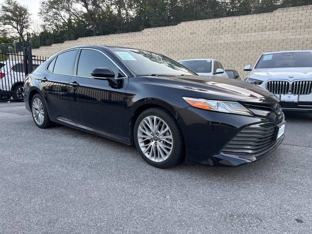 2018 Toyota Camry XSE V6 photo 2