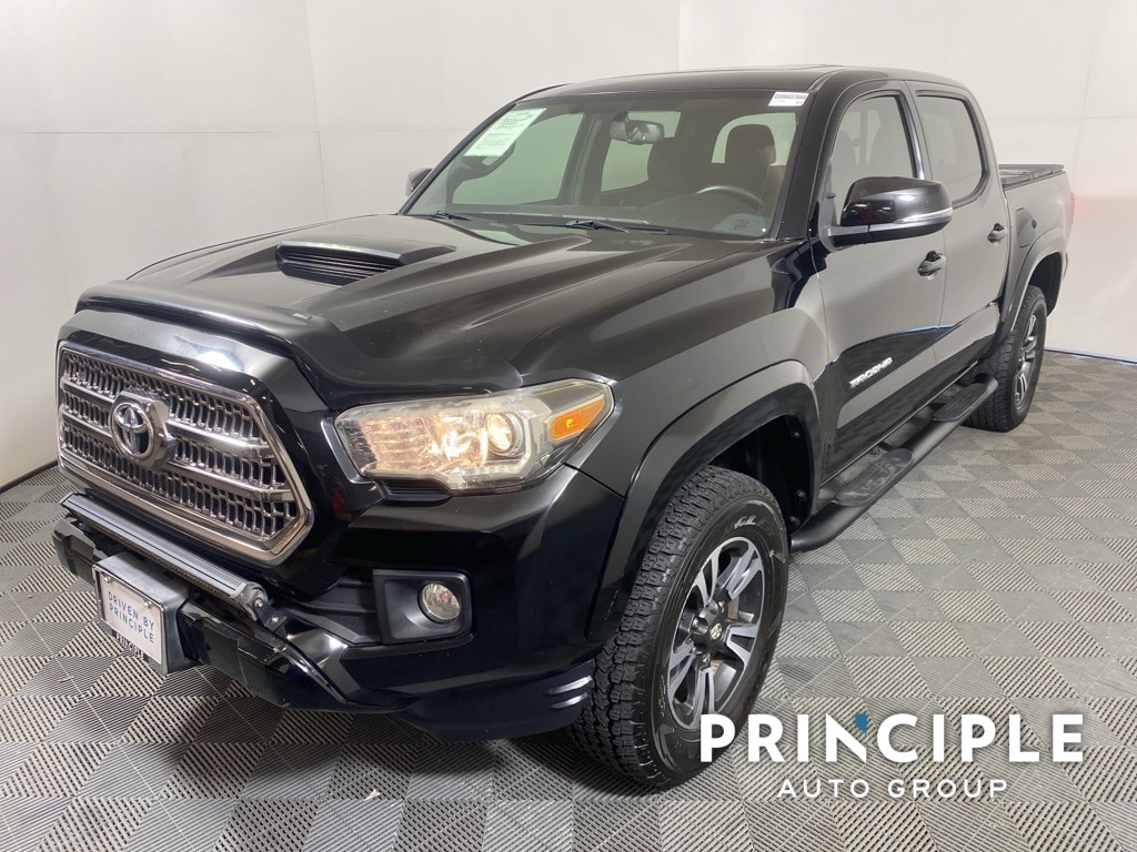 Used 2016 Toyota Tacoma TRD Sport with VIN 5TFAZ5CN4GX004570 for sale in San Antonio, TX