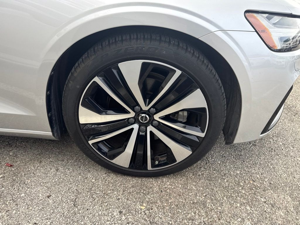 Used 2022 Volvo S60 B5 Momentum Sedan