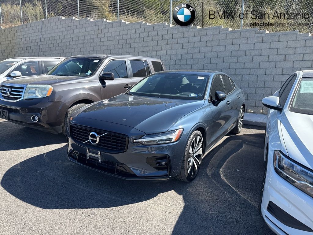 2022 Volvo S60 Momentum