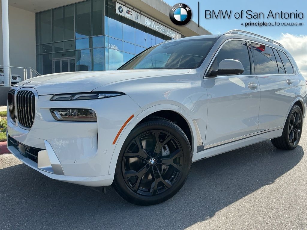 2025 BMW X7 40i's photo
