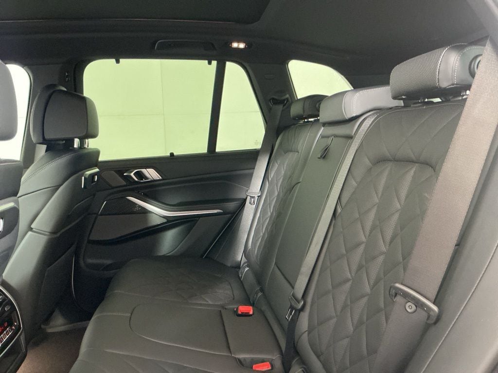 2026 BMW X5 M60i - Photo 26